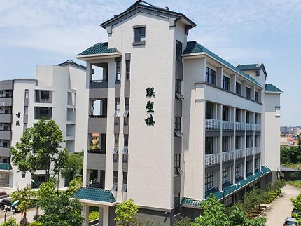 中国联塑捐资助学，助力龙山中学焕发新辉